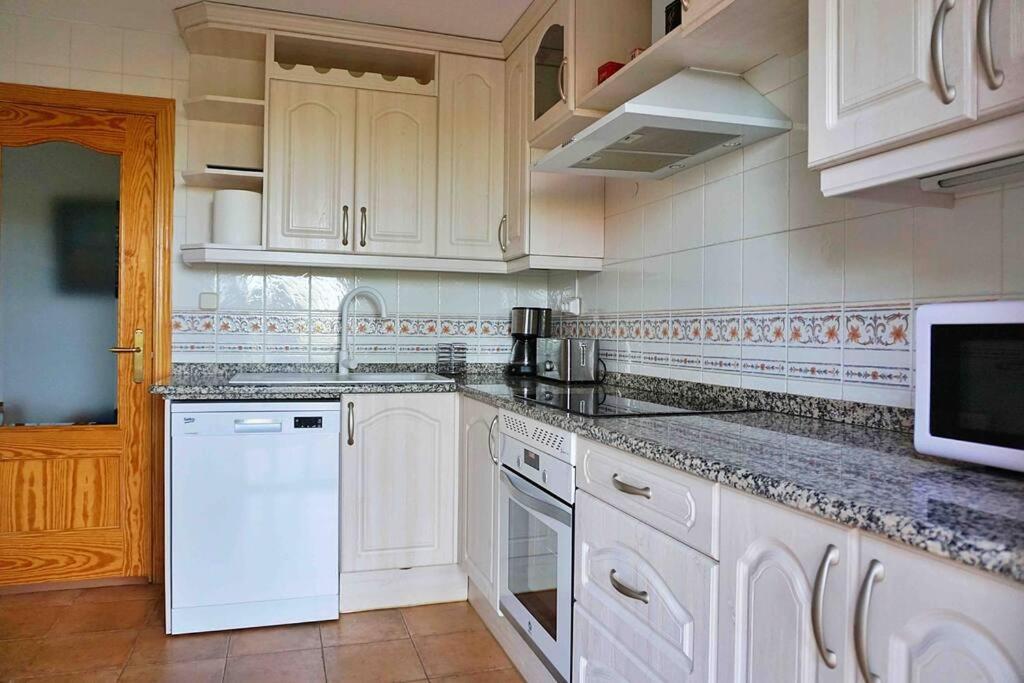 La Encina, Casa Tranquila Con Excelentes Vistas Holiday home *