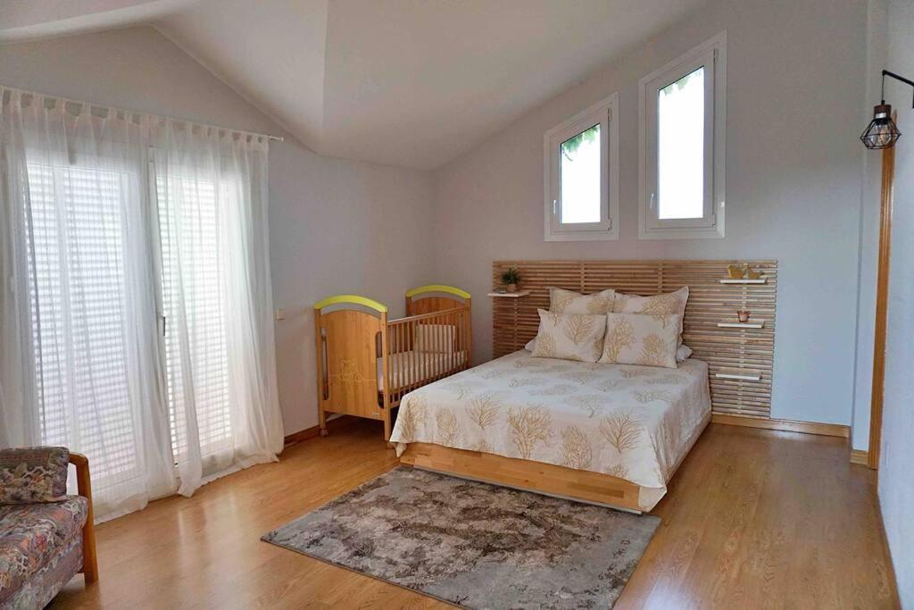 La Encina, Casa Tranquila Con Excelentes Vistas * Mesones (Guadalajara)